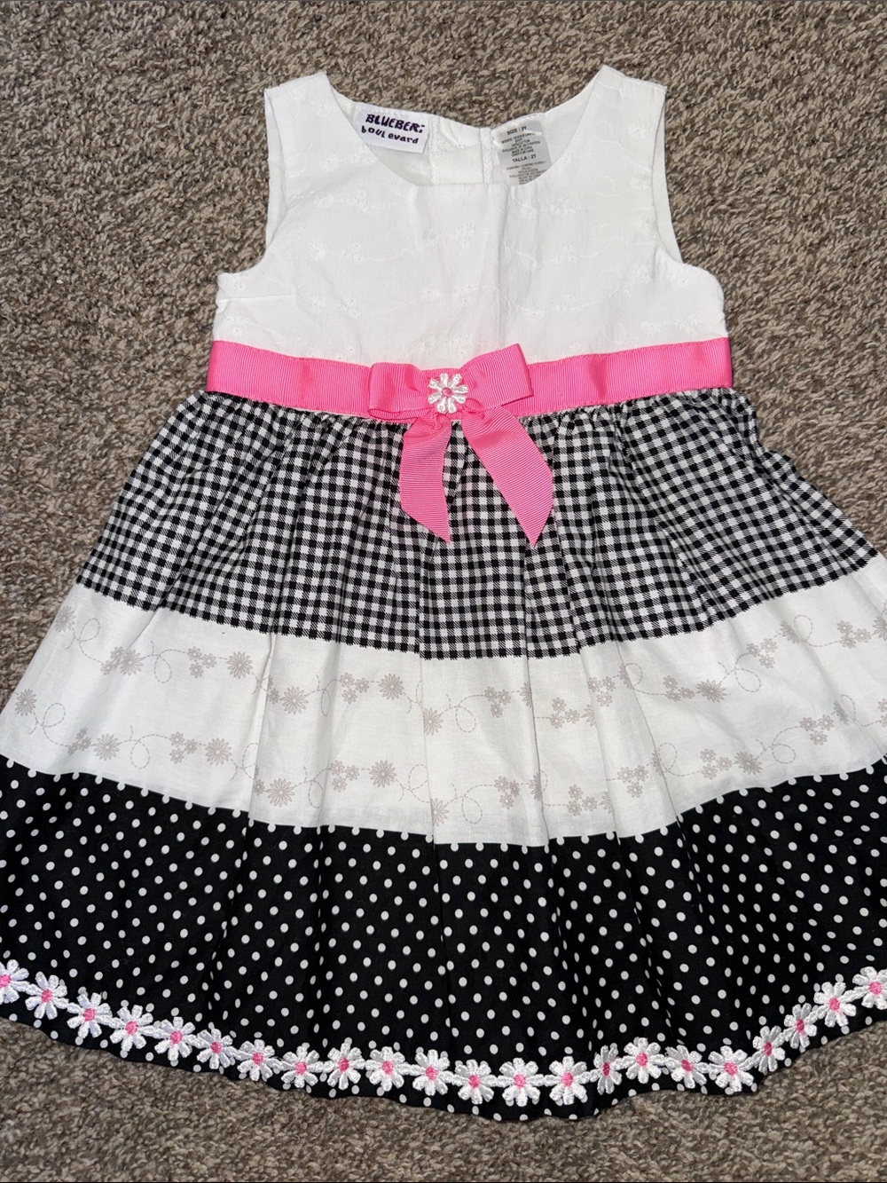🛍 NWOT 🛍 CUTE LITTLE GIRLS GUESS DRESS SIZE 2T 🛍
